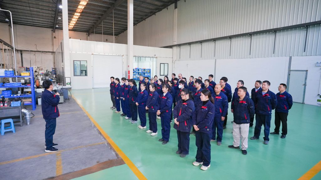 高温下的安全答卷：杭州磁聚力消防演练圆满落幕，筑牢生产防线