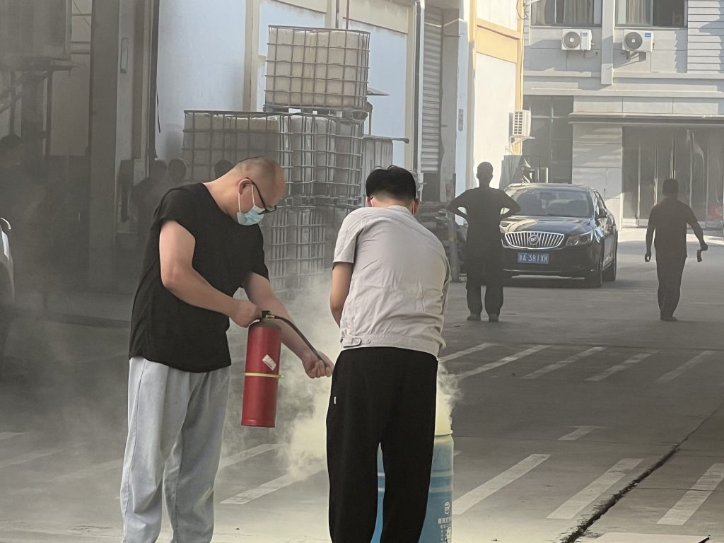 高温下的安全答卷：杭州磁聚力消防演练圆满落幕，筑牢生产防线
